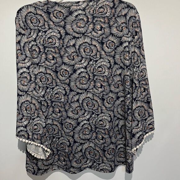 Sweet Clarity Women's Multicolor Floral V-Neck Batwing Sleeve Blouse Size XL - Picture 7 of 11